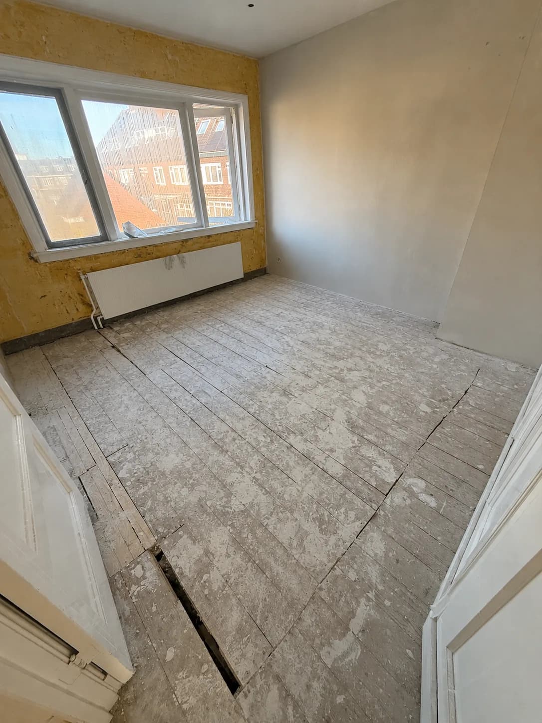 Situatie voor het leggen van de parketvloer met rechte planken
